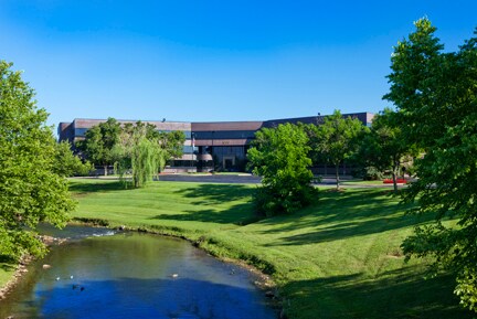 950 Breckenridge Ln, Louisville, KY à louer - Photo du bâtiment - Image 2 de 4