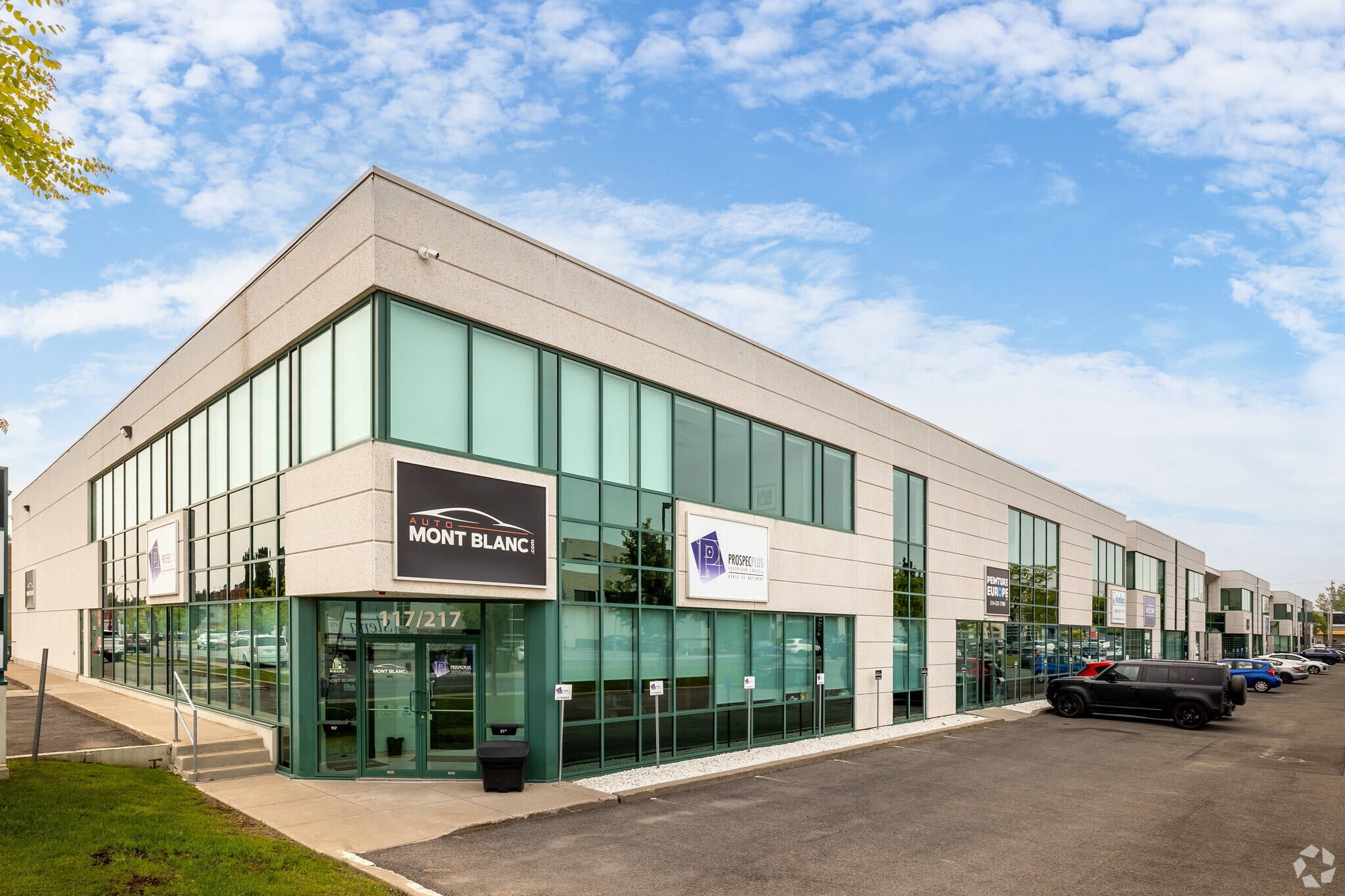 9063-9125 Rue Pascal-Gagnon, Montréal, QC for lease Primary Photo- Image 1 of 6