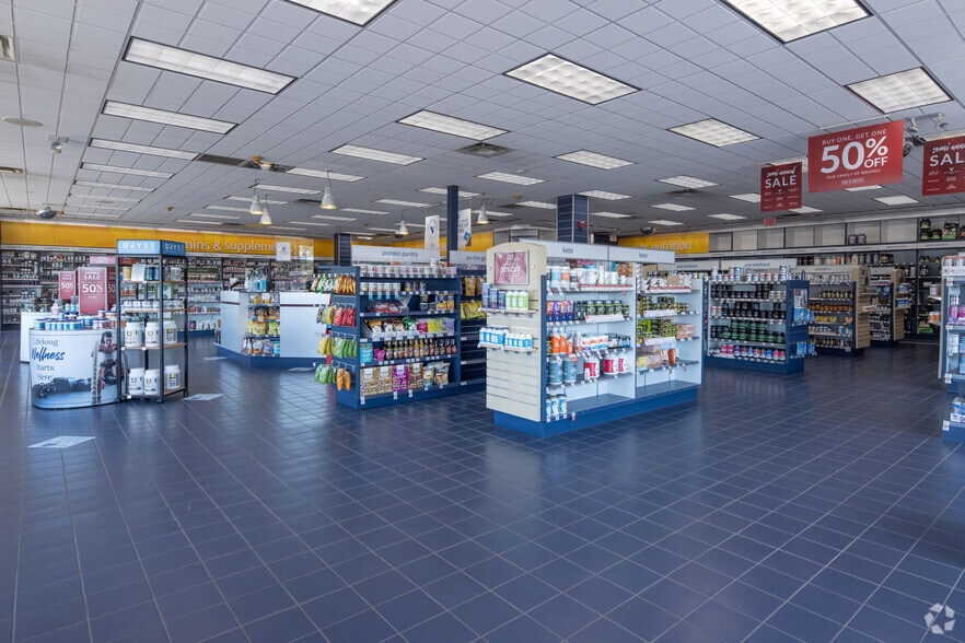 8600 W Golf Rd, Niles, IL for lease - Interior Photo - Image 2 of 14