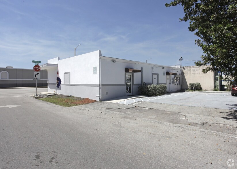 1661 E Sample Rd, Pompano Beach, FL à louer - Photo du bâtiment - Image 3 de 12
