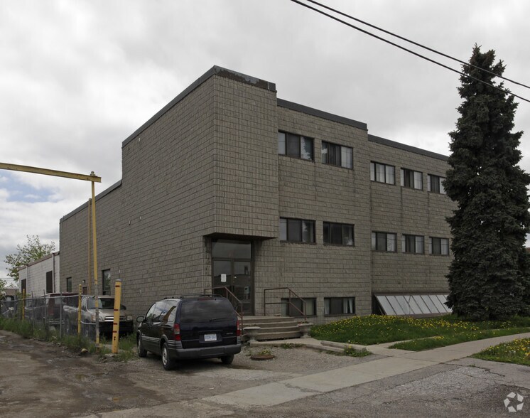 31 Taber Rd, Toronto, ON à vendre - Photo principale - Image 1 de 1