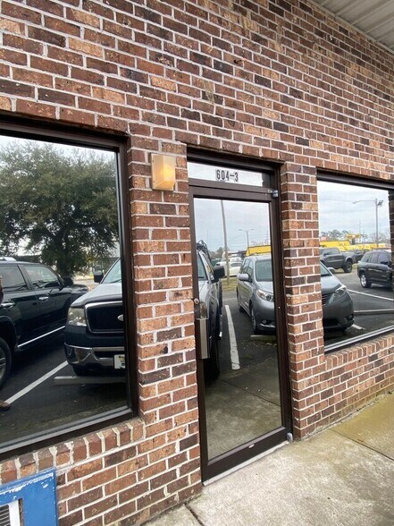600-606 Seaboard St, Myrtle Beach, SC for lease - Building Photo - Image 2 of 8
