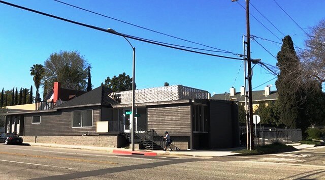 1199 E Walnut St, Pasadena, CA à louer - Photo du bâtiment - Image 3 de 9