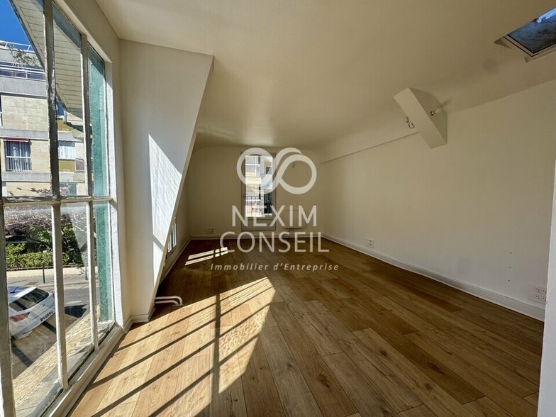 Office in Asnières-sur-Seine for lease - Interior Photo - Image 2 of 10