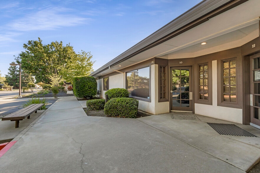 660 Rio Lindo, Chico, CA for sale - Primary Photo - Image 1 of 63