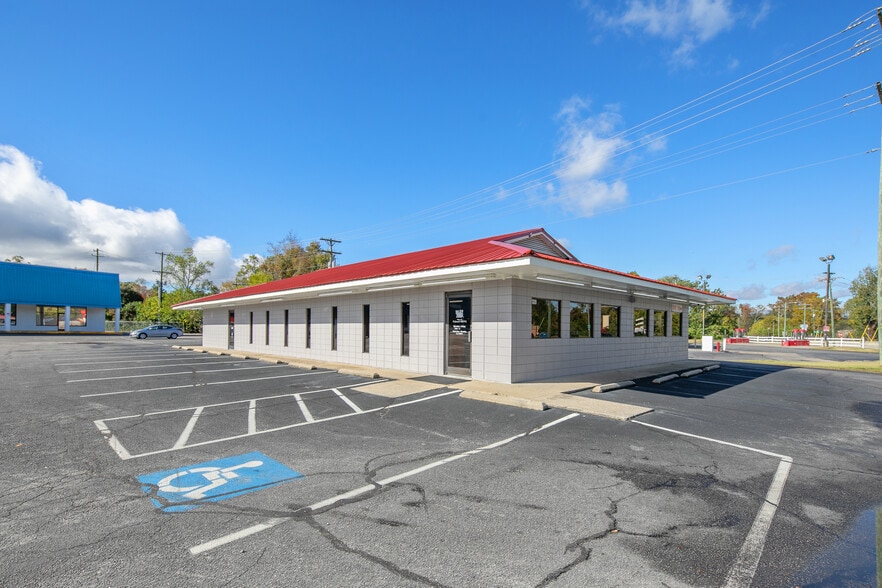 1320 Clinton Rd, Fayetteville, NC for lease - Building Photo - Image 2 of 13