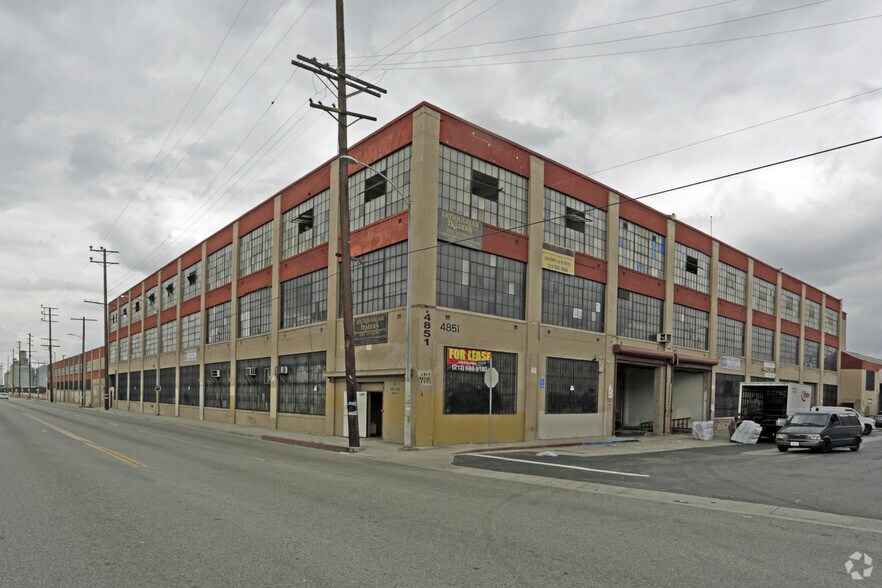4851 S Alameda St, Los Angeles, CA à louer - Photo du bâtiment - Image 3 de 18