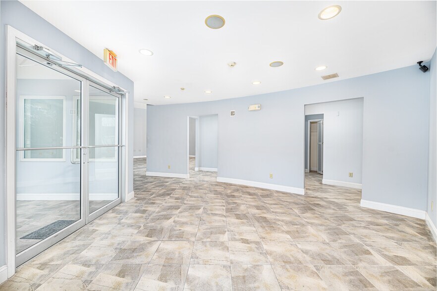 137 Rutherford Ave, Franklin, NJ à louer - Photo du bâtiment - Image 2 de 17