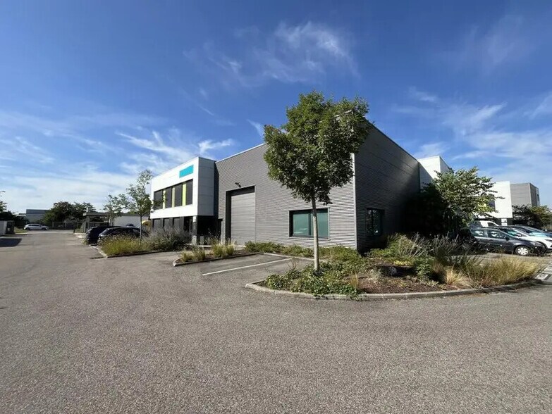 105 Rue Alexandre Dumas, Vaulx-en-Velin for lease - Building Photo - Image 2 of 25