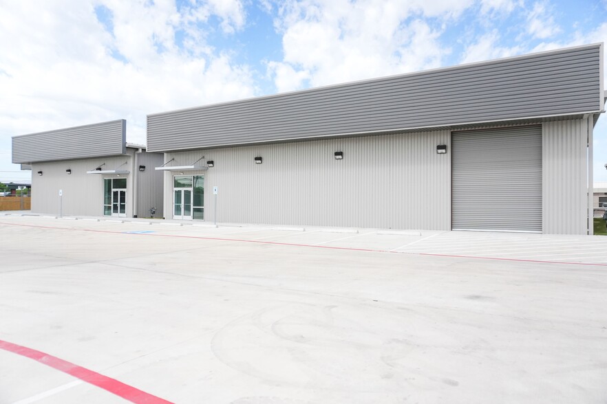 5625 Greenwood Dr, Corpus Christi, TX for lease - Building Photo - Image 2 of 8