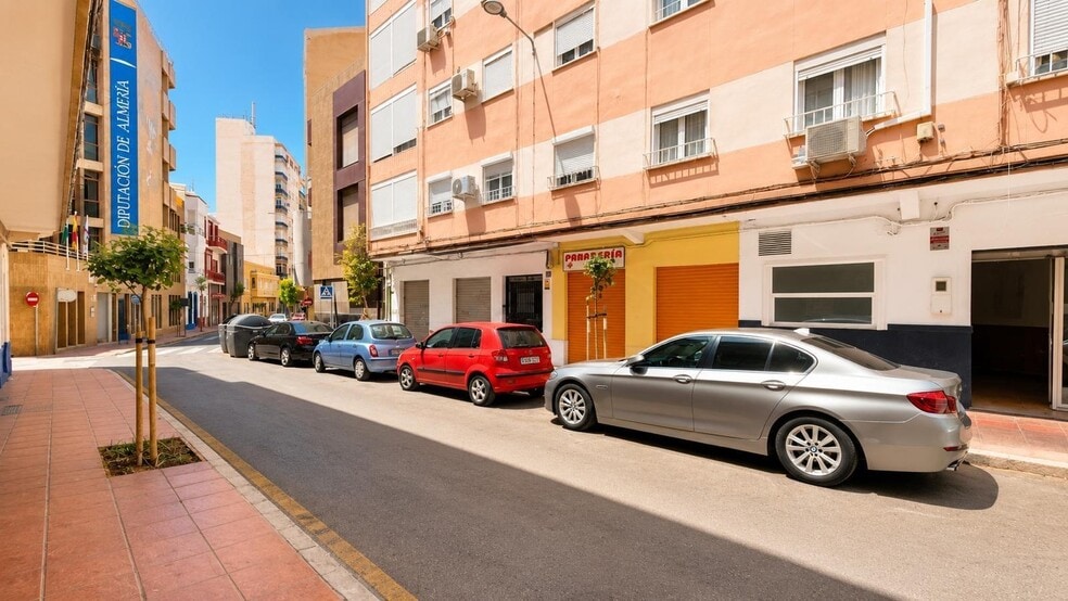 Alfareros, 29, Almería, Almería for sale - Primary Photo - Image 1 of 16