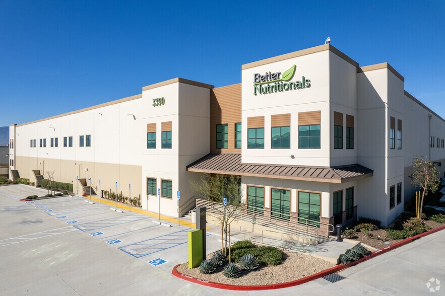 3390 Horseless Carriage Dr, Norco, CA à louer - Photo principale - Image 2 de 4