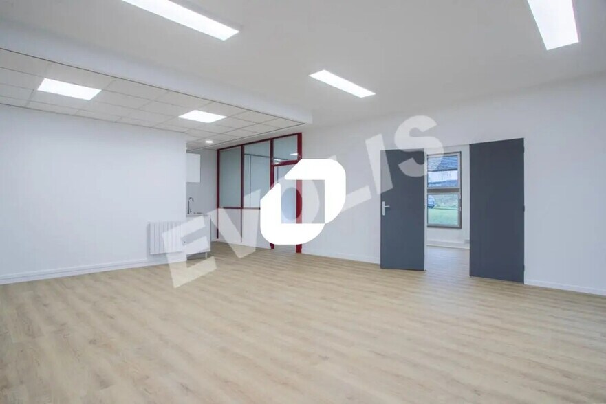 Office in Torcy for lease - Interior Photo - Image 1 of 14