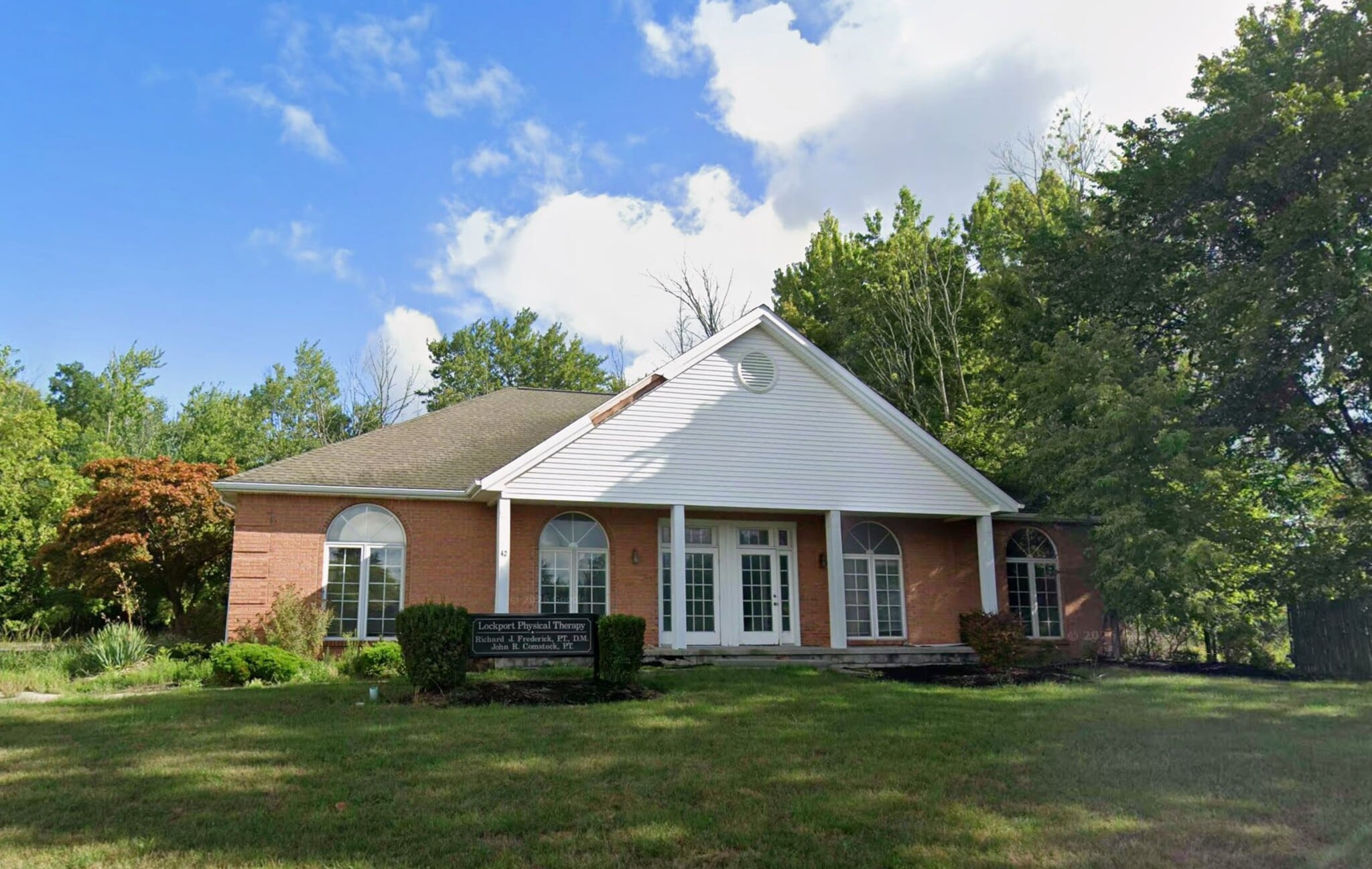 42 Professional Pky, Lockport, NY for sale Primary Photo- Image 1 of 32