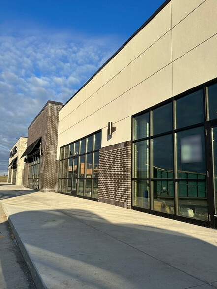 3165 33rd Street South, Fargo, ND à louer - Photo du bâtiment - Image 2 de 5