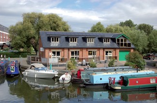 Plus de détails pour Clopton Bridge, Stratford Upon Avon - Vente au détail à louer