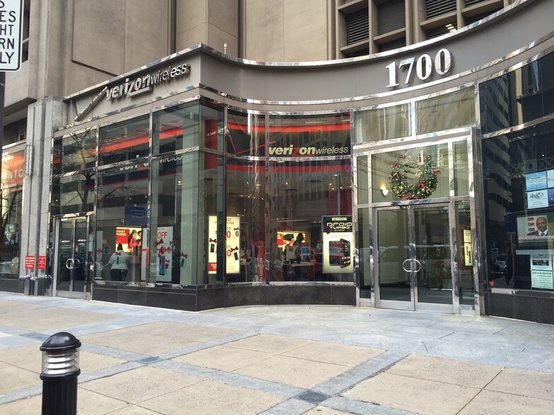 1700 Market St, Philadelphia, PA à louer - Photo du bâtiment - Image 2 de 10