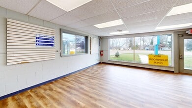 5776-5778 E Grand River Ave, Howell, MI à louer Photo intérieure- Image 2 de 12