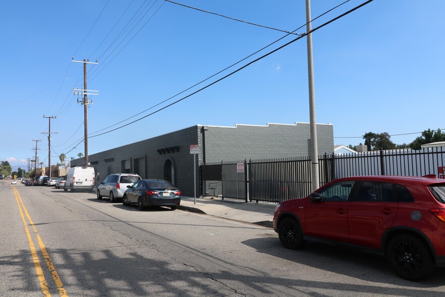 16770-16780 Stagg St, Van Nuys, CA for lease - Building Photo - Image 3 of 15