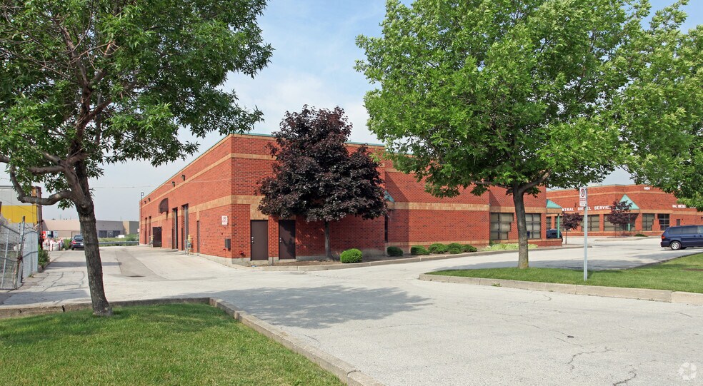 6580 Davand Dr, Mississauga, ON for lease - Building Photo - Image 3 of 8