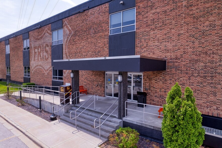 3253 E Chestnut Expy, Springfield, MO for lease - Building Photo - Image 3 of 30