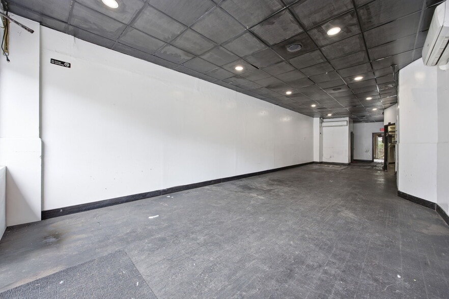 513 Grand St, Brooklyn, NY for lease - Building Photo - Image 3 of 14