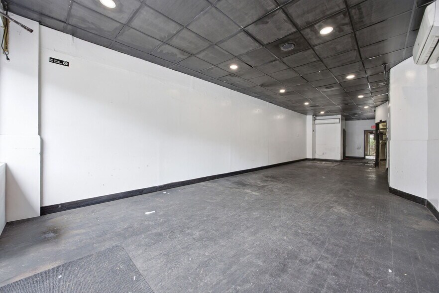 513 Grand St, Brooklyn, NY à louer - Photo du bâtiment - Image 3 de 14