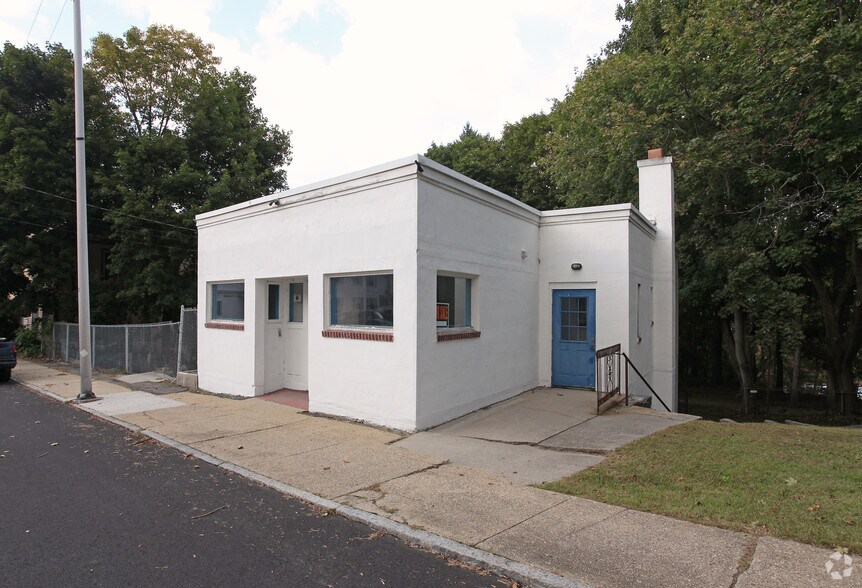 54 Commercial St, Palmer, MA à vendre - Photo du bâtiment - Image 2 de 2