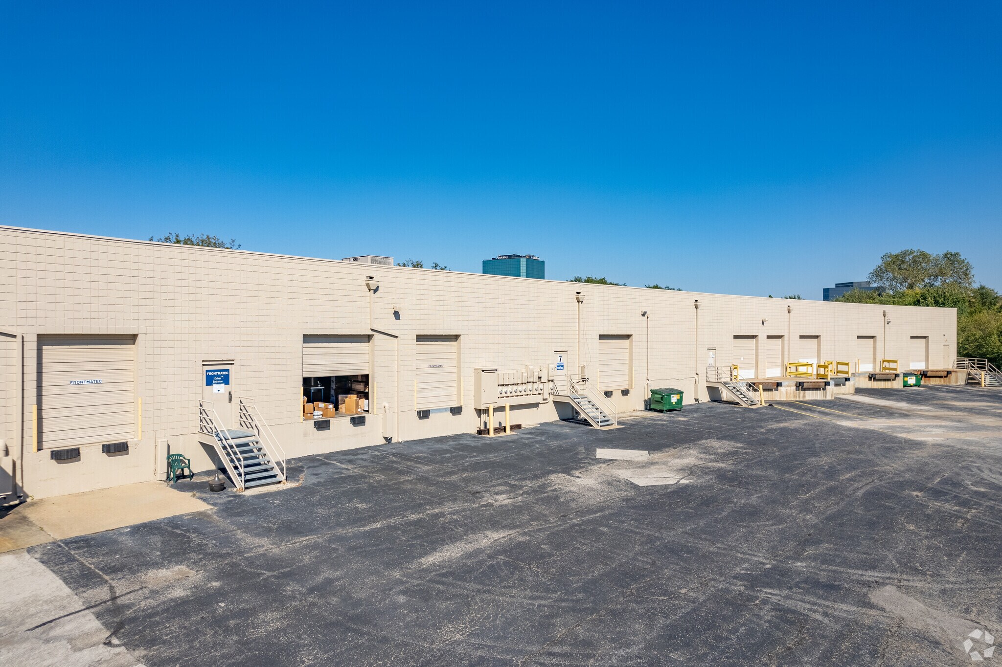 7810-7900 NW 100th St, Kansas City, MO à louer Photo du bâtiment- Image 1 de 25