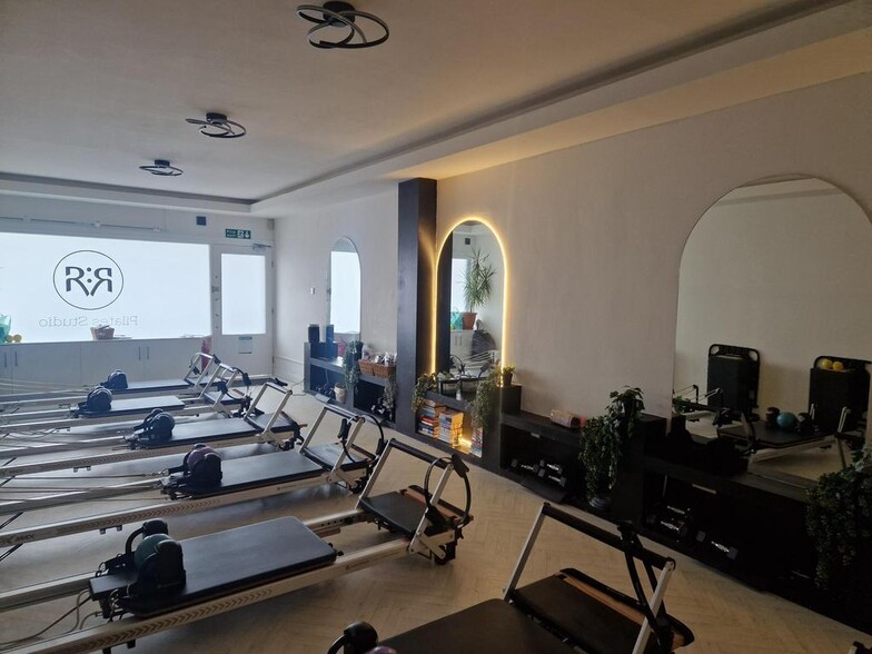 9 Tree View Ct, Liverpool à louer - Photo du bâtiment - Image 3 de 7