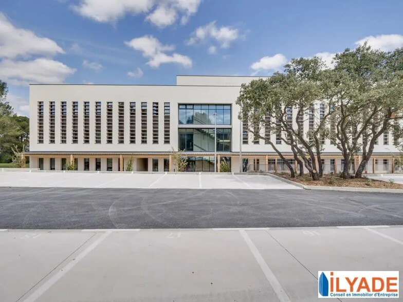 Office in Aix-en-Provence for lease - Building Photo - Image 1 of 8