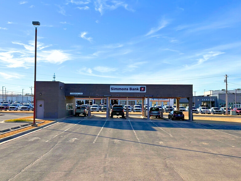 7250 NW Expressway St, Oklahoma City, OK for lease - Building Photo - Image 2 of 10