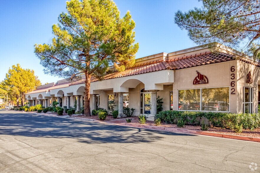 6362 McLeod Dr, Las Vegas, NV à louer - Photo du bâtiment - Image 1 de 12