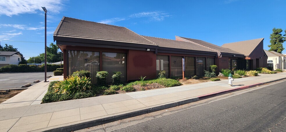 1177 E Shaw Ave, Fresno, CA à louer - Photo du bâtiment - Image 2 de 9