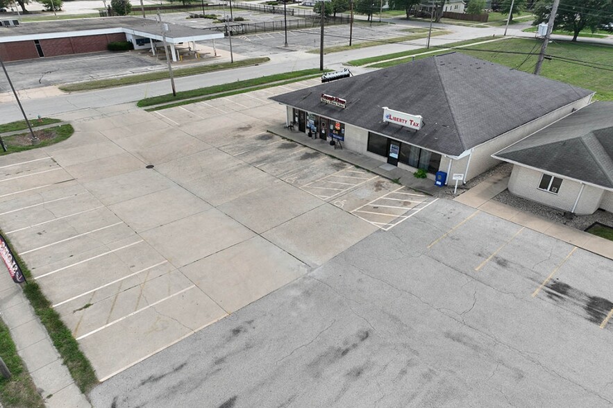 1489-1499 E Eldorado St, Decatur, IL for lease - Building Photo - Image 3 of 11