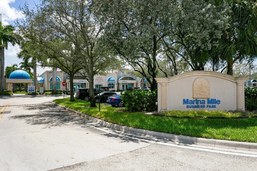 2860 W State Road 84, Fort Lauderdale, FL à louer - Photo du bâtiment - Image 3 de 28