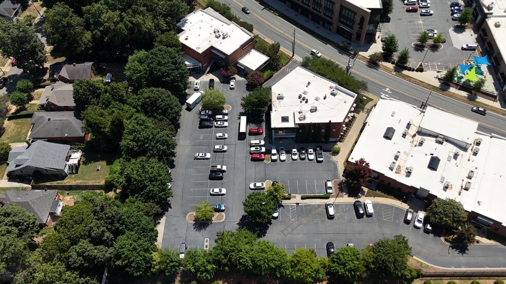 2010 S Tryon St, Charlotte, NC for lease - Building Photo - Image 3 of 12
