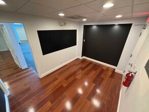 2727 E Oakland Park Blvd, Fort Lauderdale, FL for lease Interior Photo- Image 2 of 17