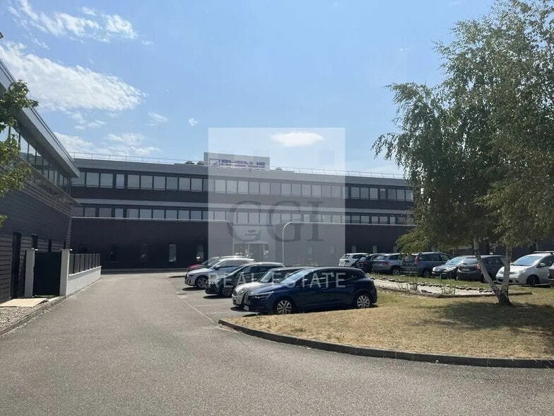 Office in Vaulx-Milieu for lease - Building Photo - Image 2 of 12