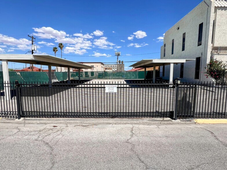 844 E Sahara Ave, Las Vegas, NV à louer - Photo du bâtiment - Image 2 de 15