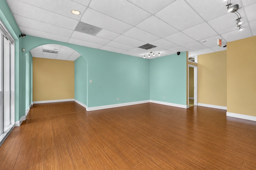 6301-6305 Gall Blvd, Zephyrhills, FL for lease - Building Photo - Image 3 of 8
