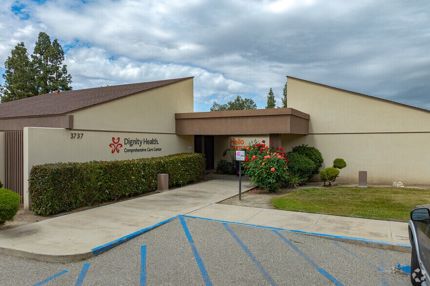 3737 San Dimas St, Bakersfield, CA à vendre - Photo du bâtiment - Image 3 de 6