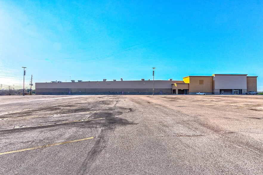 1615 S Loop W, Houston, TX for sale - Building Photo - Image 2 of 9