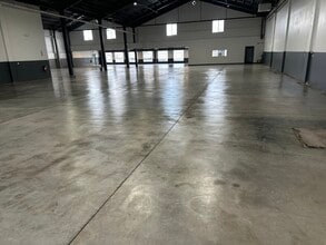 902 Grace st, Elgin, IL for lease Interior Photo- Image 2 of 6