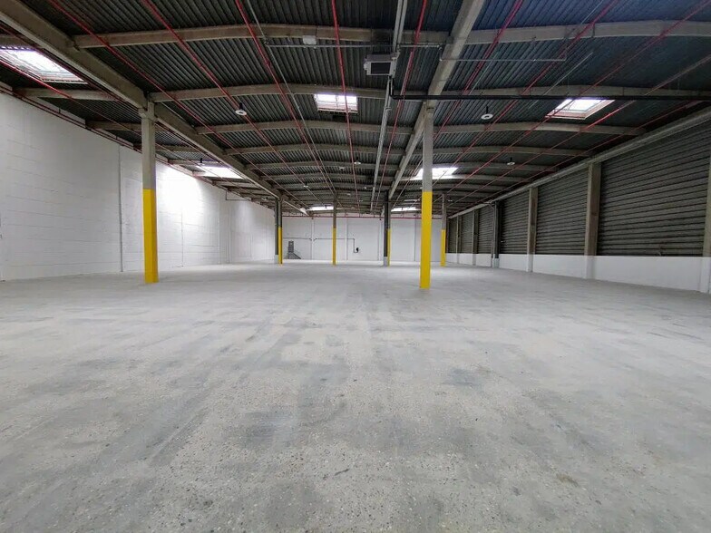 Industrial in Rosny-sous-Bois for lease - Building Photo - Image 3 of 12