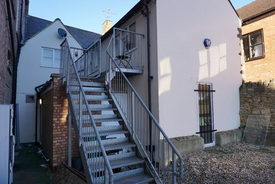32-32a Market Pl, Olney for sale - Building Photo - Image 3 of 6