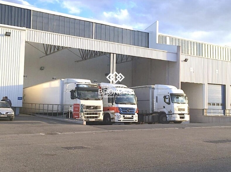 Industrial in Nîmes for lease - Building Photo - Image 1 of 2