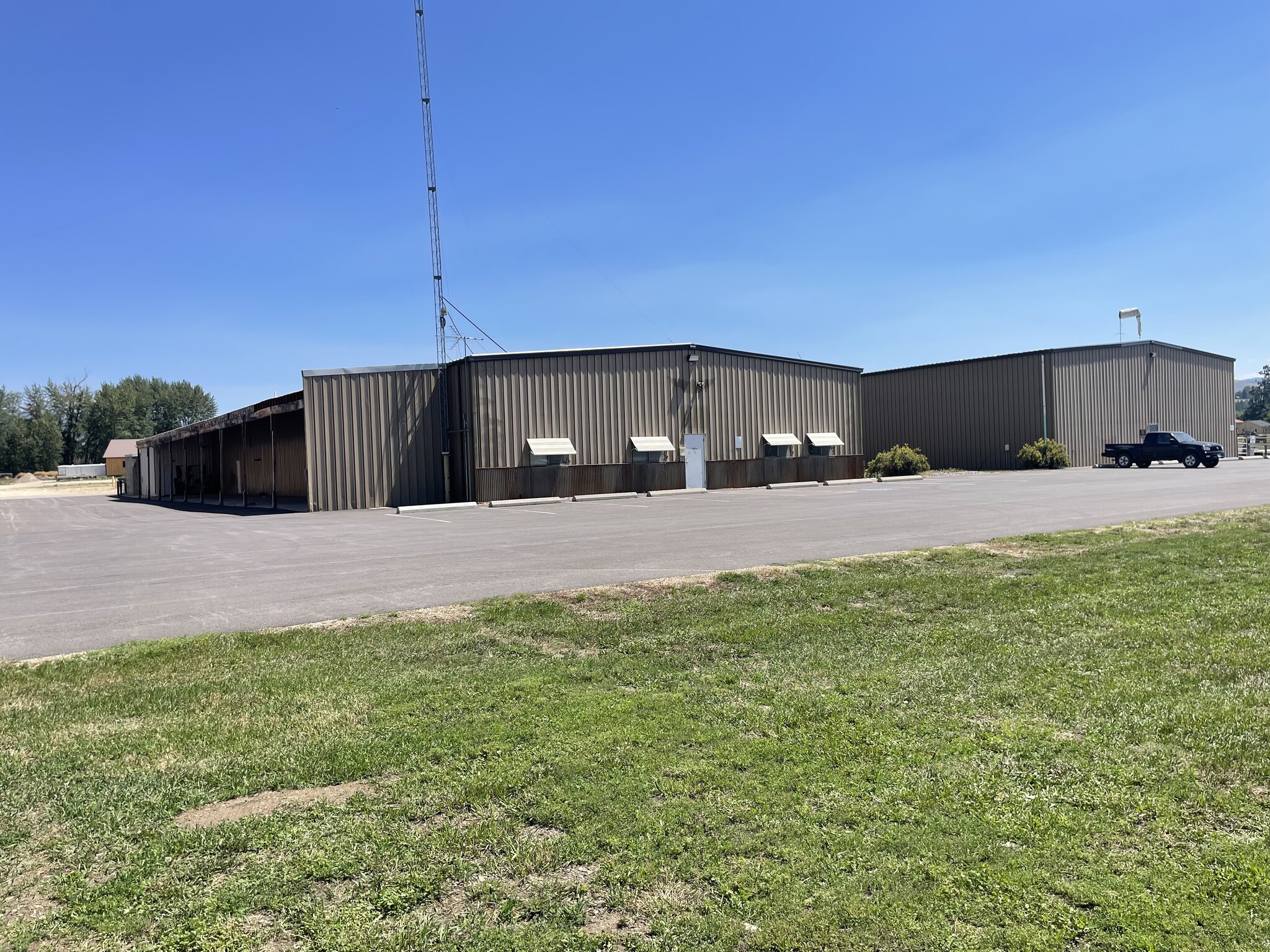 132 Skalkaho Hwy, Hamilton, MT for lease Primary Photo- Image 1 of 7