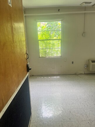 Plus de détails pour 8060 Stinson St, Milan, TN - Spécialité à vendre