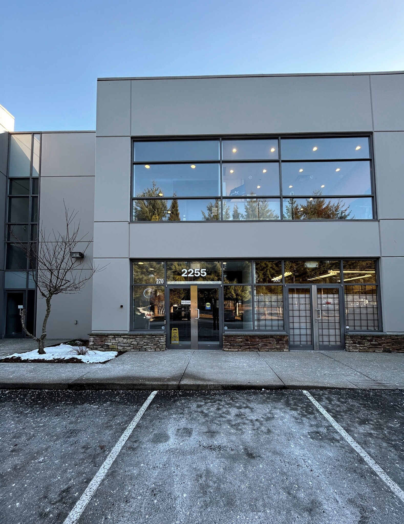 2255 Dollarton Hwy, North Vancouver District, BC à louer Photo du bâtiment- Image 1 de 3